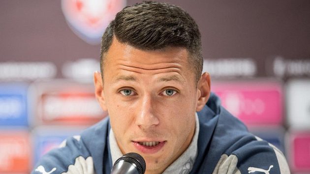 Marek Suchý během tiskové konference. Marek Suchý během tiskové konference.