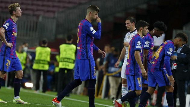 Zklamaní hráči Barcelony po prohře s Bayernem v Lize mistrů Zklamaní hráči Barcelony po prohře s Bayernem v Lize mistrů