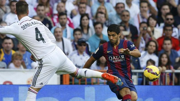 Ani Luis Suárez (vpravo) porážce Barcelony ve víkendovém El Clásiku nezabránil. Ani Luis Suárez (vpravo) porážce Barcelony ve víkendovém El Clásiku nezabránil.