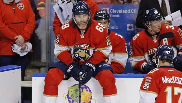 Útočník Floridy Jaromír Jágr zaznamenal v duelu proti Bostonu asistenci, díky níž se osamostatnil na druhé příčce historického bodování NHL. Útočník Floridy Jaromír Jágr zaznamenal v duelu proti Bostonu asistenci, díky níž se osamostatnil na druhé příčce historického bodování NHL.