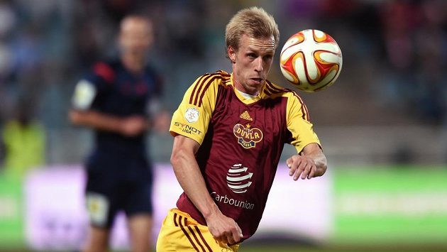 Záložník Dukly Praha Tomáš Berger během utkání 5. kola Synot ligy se Spartou. Záložník Dukly Praha Tomáš Berger během utkání 5. kola Synot ligy se Spartou.