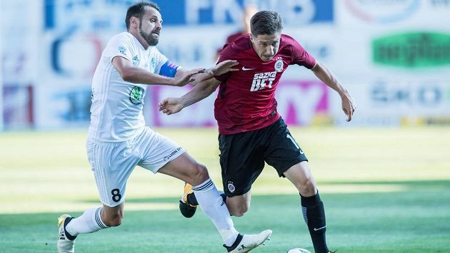 Michal Sáček (vpravo) ze Sparty a Marek Matějovský z Mladé Boleslavi. Michal Sáček (vpravo) ze Sparty a Marek Matějovský z Mladé Boleslavi.