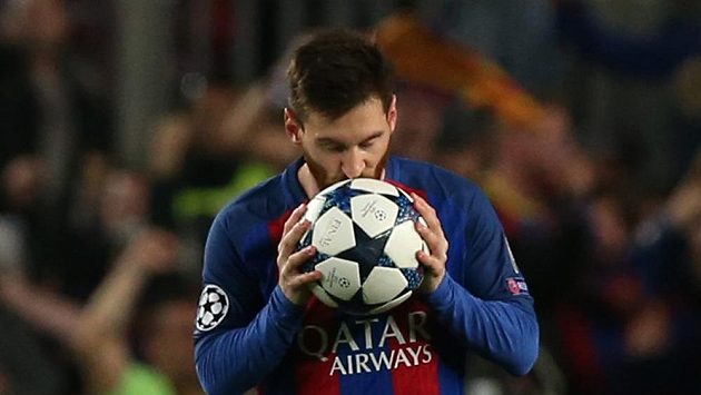 Soustředěný Lionel Messi z Barcelony před penaltou proti PSG. Soustředěný Lionel Messi z Barcelony před penaltou proti PSG.