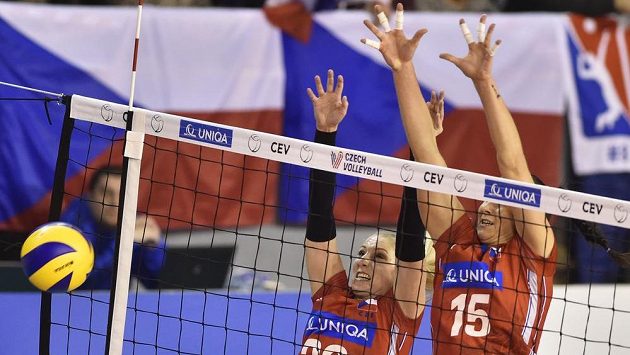 Český dvojblok (zleva) Simona Kopecká a Veronika Strušková. Český dvojblok (zleva) Simona Kopecká a Veronika Strušková.