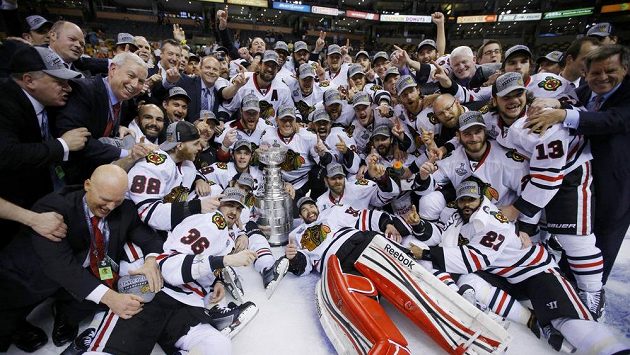Hokejisté Chicaga slaví zisk Stanley Cupu. Hokejisté Chicaga slaví zisk Stanley Cupu.