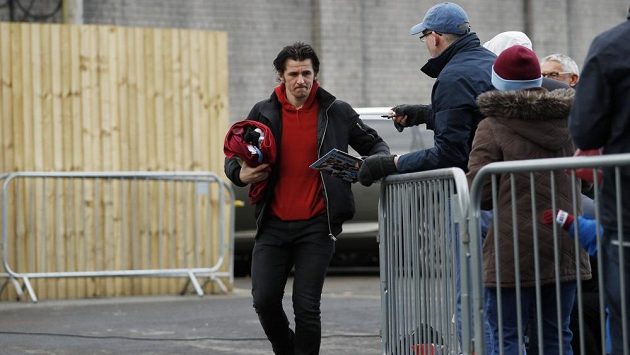 Joey Barton se vrací do Burnley. Joey Barton se vrací do Burnley.