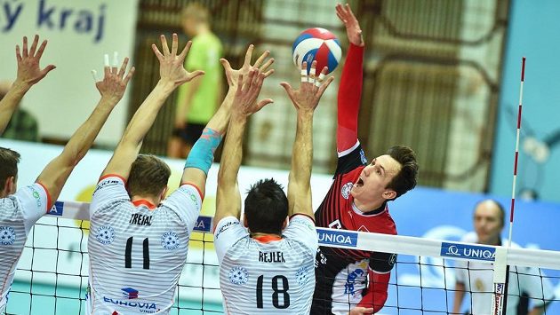 Zprava Pawel Halaba z Českých Budějovic, zády Filip Rejlek a Henri Treial, oba z Karlových Varů. Zprava Pawel Halaba z Českých Budějovic, zády Filip Rejlek a Henri Treial, oba z Karlových Varů.