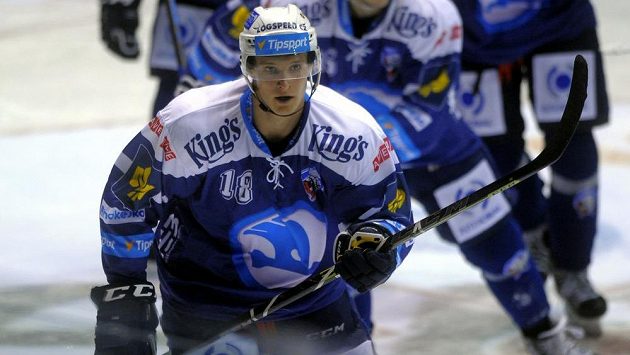 Plzeňský Dominik Kubalík jako první v nové sezóně extraligy vsítil hattrick. Plzeňský Dominik Kubalík jako první v nové sezóně extraligy vsítil hattrick.