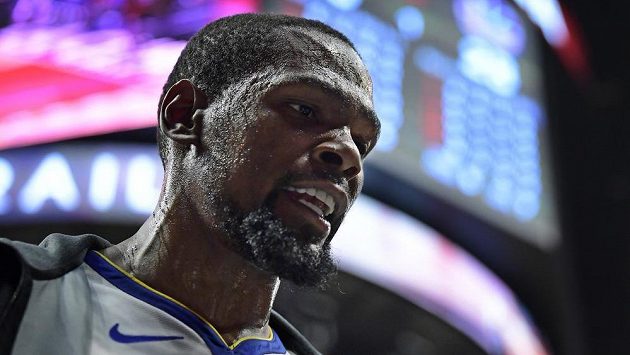 Basketbalista Golden State Warriors Kevin Durant během utkání s LA Clippers. Basketbalista Golden State Warriors Kevin Durant během utkání s LA Clippers.