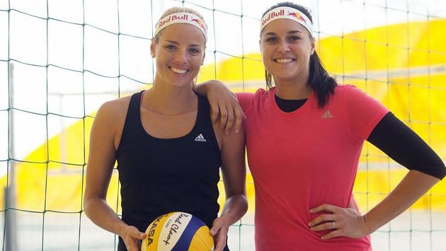 Plážové volejbalistky Markéta Sluková (vlevo) a Barbora Hermannová se v Číně nepředstaví. Plážové volejbalistky Markéta Sluková (vlevo) a Barbora Hermannová se v Číně nepředstaví.