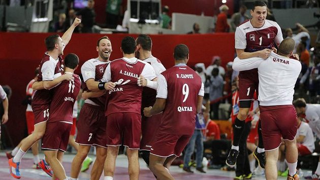 Házenkáři Kataru slaví vítězství nad Polskem a postup do finále MS. Házenkáři Kataru slaví vítězství nad Polskem a postup do finále MS.