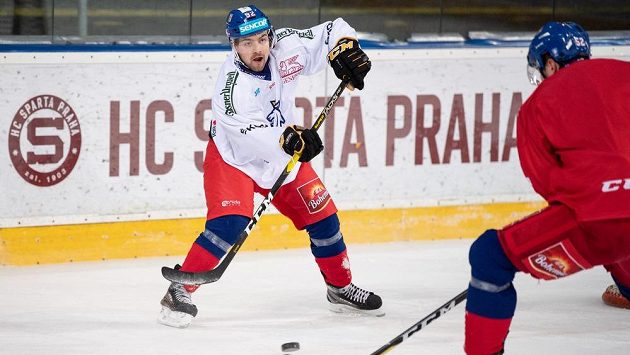 Radek Koblížek během tréninku hokejové reprezentace. Radek Koblížek během tréninku hokejové reprezentace.