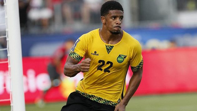 Jamajčan Garath McCleary poté, co dal rozhodující branku proti Salvadoru během utkání mistrovství Severní a Střední Ameriky. Jamajčan Garath McCleary poté, co dal rozhodující branku proti Salvadoru během utkání mistrovství Severní a Střední Ameriky.