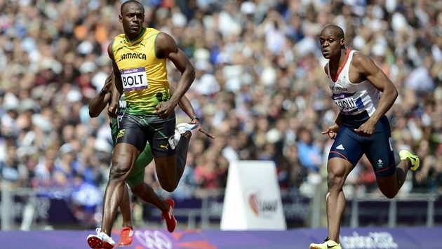 Usain Bolt (vlevo) při rozběhu olympijské stovky v Londýně. Usain Bolt (vlevo) při rozběhu olympijské stovky v Londýně.