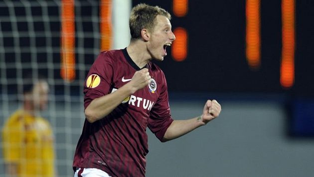Ladislav Krejčí ze Sparty se raduje z gólu proti Šmoně ve 3. kole Evropské ligy. Ladislav Krejčí ze Sparty se raduje z gólu proti Šmoně ve 3. kole Evropské ligy.