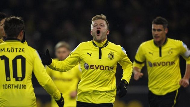 Jakub Blaszczykowski z Borussie Dortmund se raduje z branky do sítě Norimberku. Jakub Blaszczykowski z Borussie Dortmund se raduje z branky do sítě Norimberku.