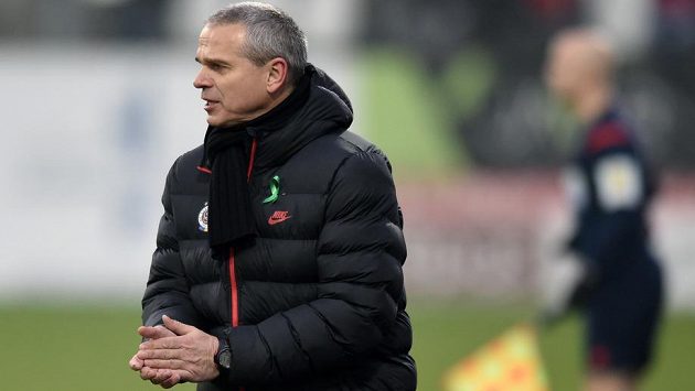 Trenér Sparty Praha Vítězslav Lavička během utkání v Jihlavě. Trenér Sparty Praha Vítězslav Lavička během utkání v Jihlavě.