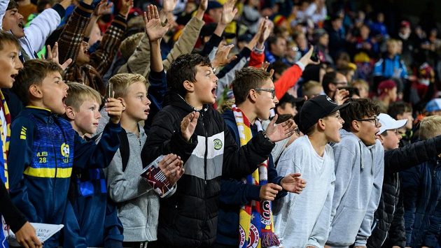 Děti, fanoušci Sparty, během utkání s Rangers. Děti, fanoušci Sparty, během utkání s Rangers.