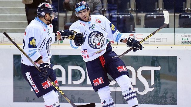 Liberečtí útočníci Petr Jelínek (vpravo) a Lukáš Krenželok. Liberečtí útočníci Petr Jelínek (vpravo) a Lukáš Krenželok.