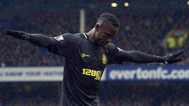 Maynor Figueroa z Wiganu se raduje z gólu. Maynor Figueroa z Wiganu se raduje z gólu.