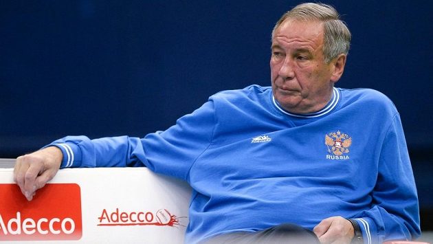 Šamil Tarpiščev na lavičce ruského daviscupového týmu. Šamil Tarpiščev na lavičce ruského daviscupového týmu.