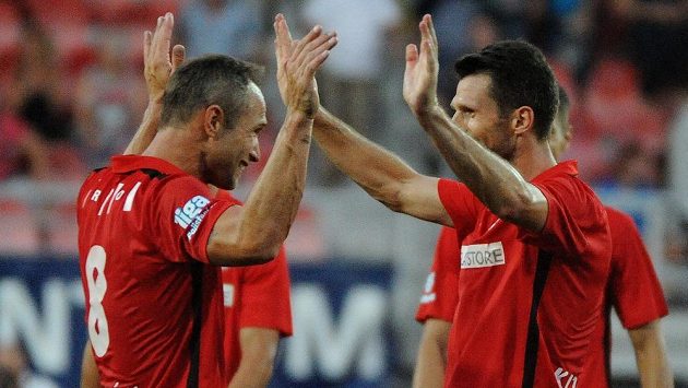Fotbalisté Brna Jan Polák (vlevo) a Tadas Kijanskas. Fotbalisté Brna Jan Polák (vlevo) a Tadas Kijanskas.