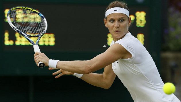 Lucie Šafářová v utkání 2. kola Wimbledonu. Lucie Šafářová v utkání 2. kola Wimbledonu.