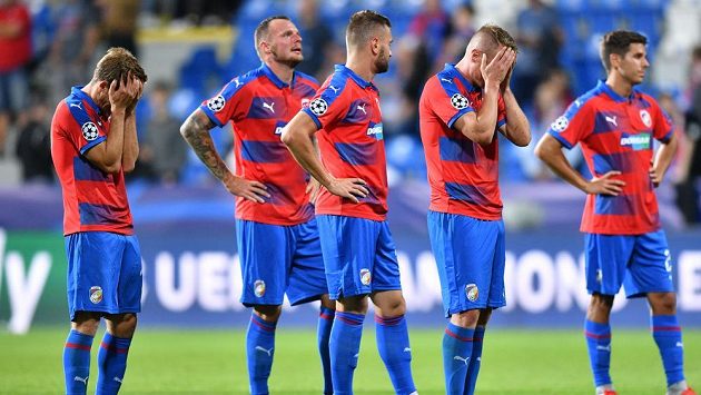 V domácíém zápase se fotbalisté Plzně chytali za hlavu poté, co v nastavení ztratili vítězství nad CSKA v Lize mistrů. V domácíém zápase se fotbalisté Plzně chytali za hlavu poté, co v nastavení ztratili vítězství nad CSKA v Lize mistrů.