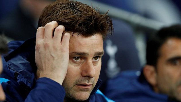 Trenér Tottenhamu Mauricio Pochettino během zápasu Ligového poháru s West Hamem. Trenér Tottenhamu Mauricio Pochettino během zápasu Ligového poháru s West Hamem.