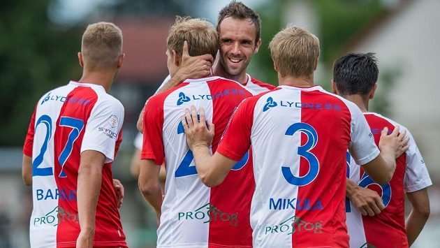 Kdepak. Tytam jsou úsměvy slávistických hráčů. Naštvali fanoušky i polovinu vedení. Kdepak. Tytam jsou úsměvy slávistických hráčů. Naštvali fanoušky i polovinu vedení.