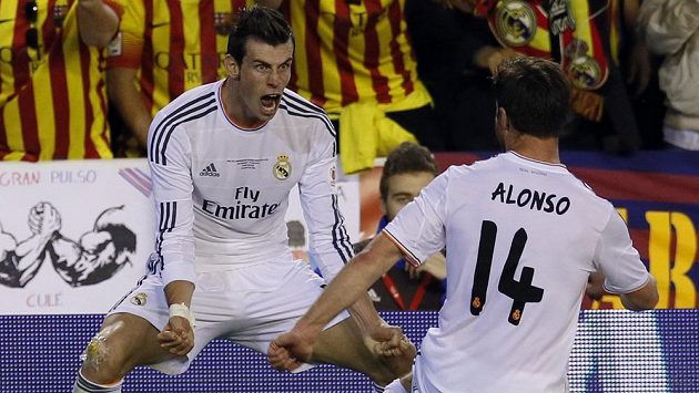 Velšan Gareth Bale rozhodl pět minut před koncem o výhře Realu Madrid ve finále Španělského poháru nad Barcelonou. Velšan Gareth Bale rozhodl pět minut před koncem o výhře Realu Madrid ve finále Španělského poháru nad Barcelonou.