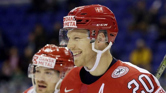 Dán Lars Eller se raduje z gólu proti Británii. Dán Lars Eller se raduje z gólu proti Británii.