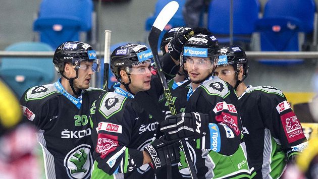Boleslavští hráči se radují z gólu. Zleva Matěj Stříteský, Dominik Pacovský a Jakub Orsava. Boleslavští hráči se radují z gólu. Zleva Matěj Stříteský, Dominik Pacovský a Jakub Orsava.