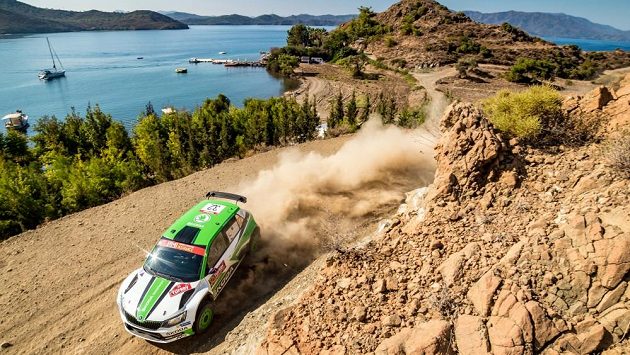 Jan Kopecký se Škodou Fabia R5 na trati Turecké rallye. Jan Kopecký se Škodou Fabia R5 na trati Turecké rallye.