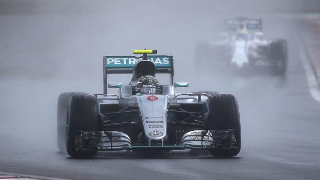 Němec Nico Rosberg při kvalifikaci na Velkou cenu Maďarska. Němec Nico Rosberg při kvalifikaci na Velkou cenu Maďarska.