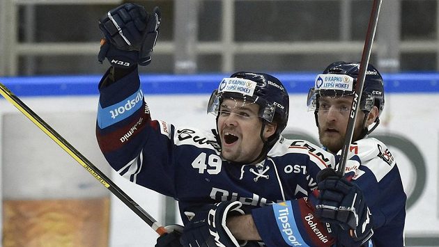 Vítkovičtí hokejisté (zleva) Nicolas Werbík a Martin Dočekal. Vítkovičtí hokejisté (zleva) Nicolas Werbík a Martin Dočekal.