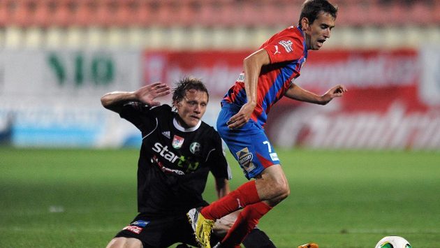Plzeňský záložník Tomáš Hořava (vpravo) a příbramský Tomáš Krbeček během utkání 2. kola Gambrinus ligy. Plzeňský záložník Tomáš Hořava (vpravo) a příbramský Tomáš Krbeček během utkání 2. kola Gambrinus ligy.