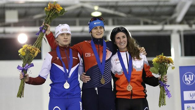Martina Sáblíková po vítězství na trati 5 tisíc metrů. Martina Sáblíková po vítězství na trati 5 tisíc metrů.
