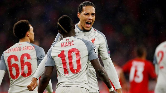 Virgil Van Dijk (čelem k fotoaparátu) před deseti lety prožíval těžké okamžiky. Nyní je oporou Liverpoolu, v jehož dresu přispěl i k vyřazení Bayernu Mnichov v letošním osmifinále Ligy mistrů. Virgil Van Dijk (čelem k fotoaparátu) před deseti lety prožíval těžké okamžiky. Nyní je oporou Liverpoolu, v jehož dresu přispěl i k vyřazení Bayernu Mnichov v letošním osmifinále Ligy mistrů.