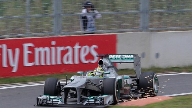 Nico Rosberg ze stáje Mercedes během Velké ceny Koreje. Nico Rosberg ze stáje Mercedes během Velké ceny Koreje.