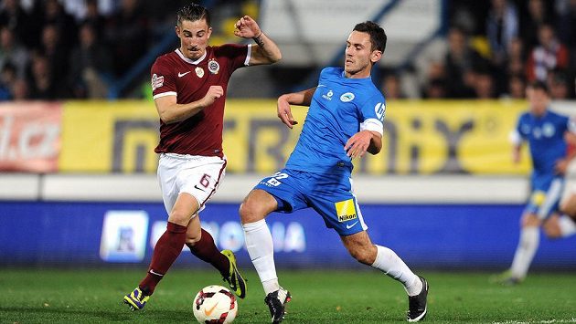 Záložník Sparty Lukáš Vácha (vlevo) a liberecký záložník Sergej Rybalka v podzimním duelu. Záložník Sparty Lukáš Vácha (vlevo) a liberecký záložník Sergej Rybalka v podzimním duelu.