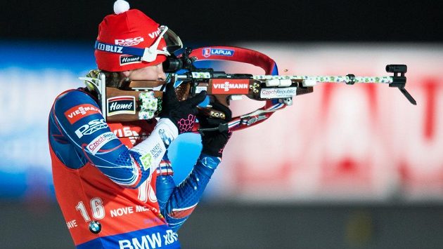 Střelba v podání Veroniky Vítkové při stíhačce v Novém Městě na Moravě. Střelba v podání Veroniky Vítkové při stíhačce v Novém Městě na Moravě.
