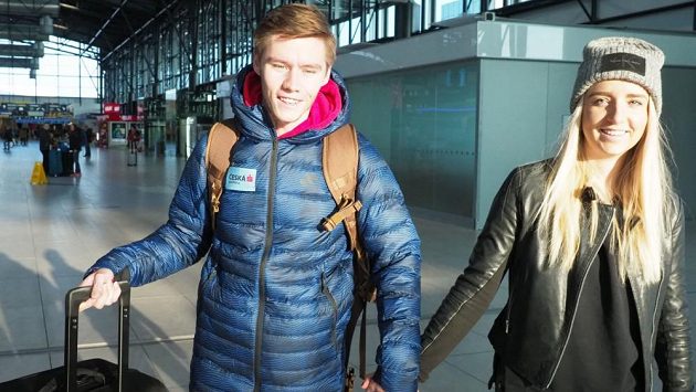 Pavla Masláka na letiště před cestou do Birminghamu doprovodila i přítelkyně Nella. Pavla Masláka na letiště před cestou do Birminghamu doprovodila i přítelkyně Nella.