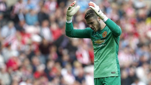 Zklamaný brankář Manchesteru United David de Gea po remíze v Sunderlandu. Zklamaný brankář Manchesteru United David de Gea po remíze v Sunderlandu.