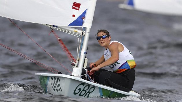Britská jachtařka Alison Youngová v olympijském závodu. Britská jachtařka Alison Youngová v olympijském závodu.