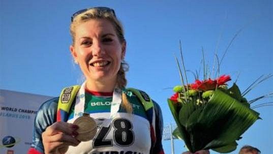 Lucie Charvátová s medailí v Raubiči. Lucie Charvátová s medailí v Raubiči.