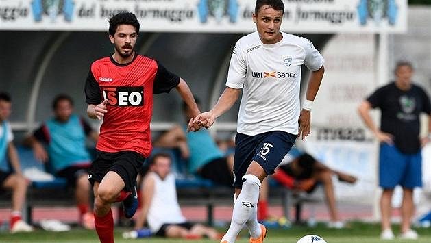 Aleš Matějů (vpravo) v dresu Brescie. Aleš Matějů (vpravo) v dresu Brescie.