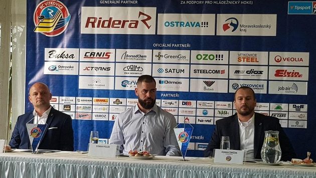 Patrik Rimmel, manažer HC Vítkovice Ridera, obránce Roman Polák a Roman Šimíček, sportovní ředitel HC Vítkovice Ridera. Patrik Rimmel, manažer HC Vítkovice Ridera, obránce Roman Polák a Roman Šimíček, sportovní ředitel HC Vítkovice Ridera.