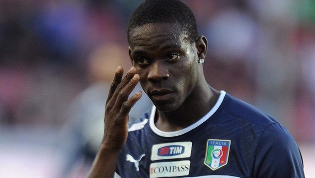 Italský útočník Mario Balotelli. Italský útočník Mario Balotelli.
