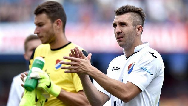 Záložník Baníku Ostrava Davor Kukec (vpravo) a brankář Jiří Pavlenka. Záložník Baníku Ostrava Davor Kukec (vpravo) a brankář Jiří Pavlenka.